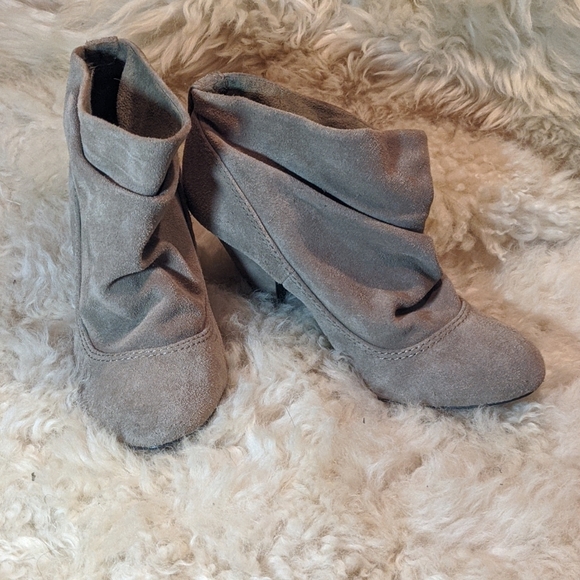 Steve Madden Ankle Bootie - Picture 2 of 3